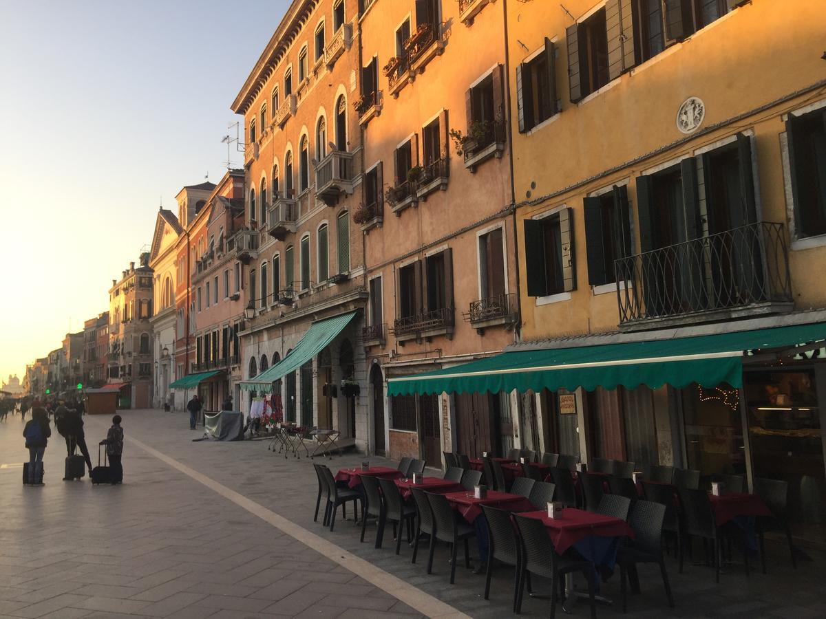 Biennale Giardini Apartment Venice Exterior photo